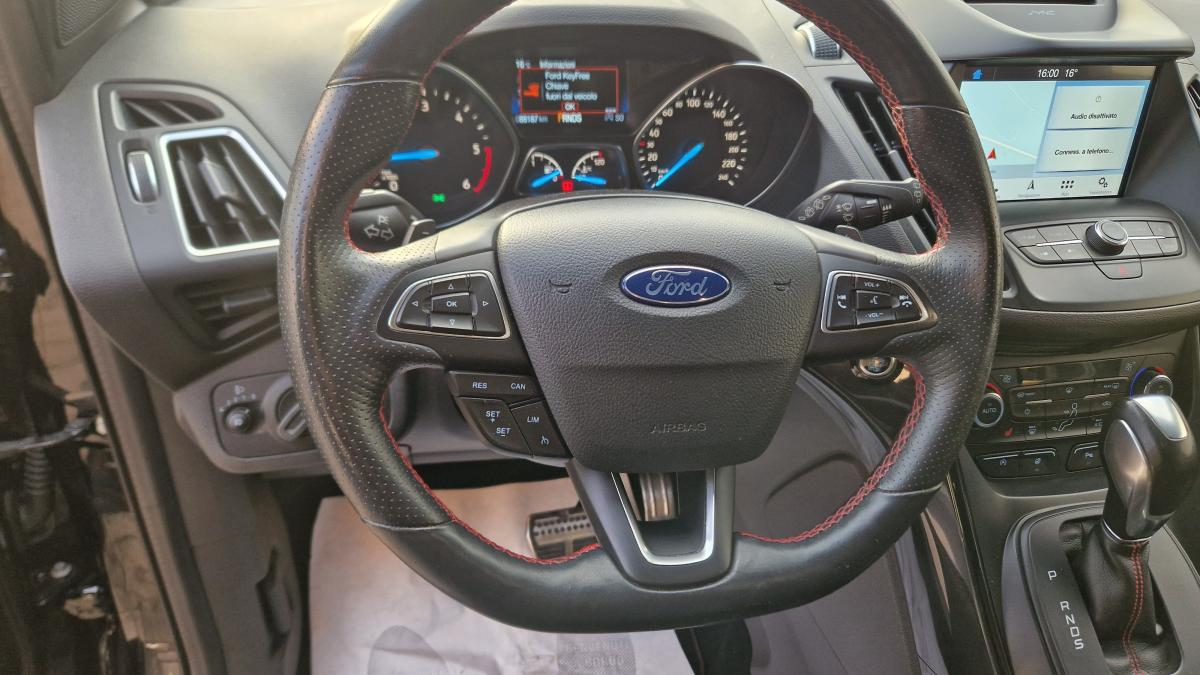 Ford Kuga 2.0 TDCI 180 CV 4WD Powershift ST-Line